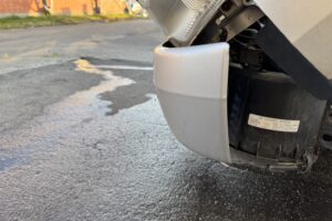 サムネイル: 平成20年　デュトロ２トン３段クレーンロング　パワーゲート　車検１年付