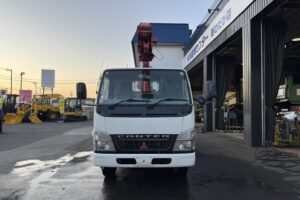 サムネイル: 平成17年　キャンター２トン３段クレーン　ロング　ラジコン　パラフック　車検1年付