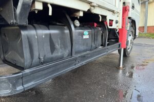 サムネイル: 平成17年　キャンター２トン３段クレーン　ロング　ラジコン　パラフック　車検1年付