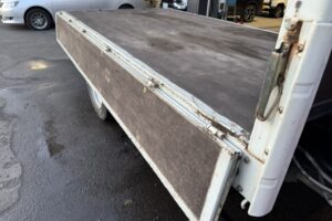 サムネイル: 平成17年　キャンター２トン３段クレーン　ロング　ラジコン　パラフック　車検1年付