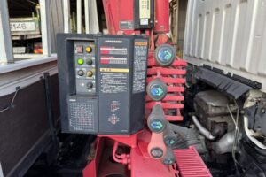 サムネイル: 平成17年　キャンター２トン３段クレーン　ロング　ラジコン　パラフック　車検1年付