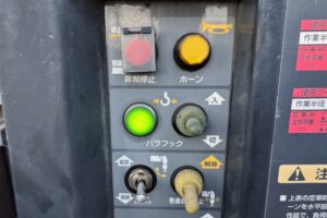 サムネイル: 平成17年　キャンター２トン３段クレーン　ロング　ラジコン　パラフック　車検1年付