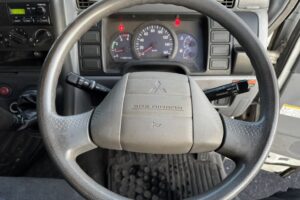 サムネイル: 平成17年　キャンター２トン３段クレーン　ロング　ラジコン　パラフック　車検1年付