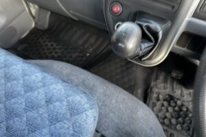 サムネイル: 平成17年　キャンター２トン３段クレーン　ロング　ラジコン　パラフック　車検1年付