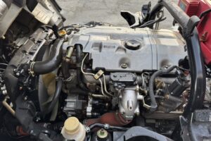 サムネイル: 平成17年　キャンター２トン３段クレーン　ロング　ラジコン　パラフック　車検1年付