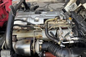 サムネイル: 平成17年　キャンター２トン３段クレーン　ロング　ラジコン　パラフック　車検1年付