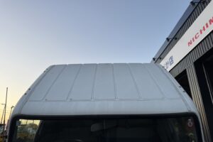 サムネイル: 平成17年　キャンター２トン３段クレーン　ロング　ラジコン　パラフック　車検1年付