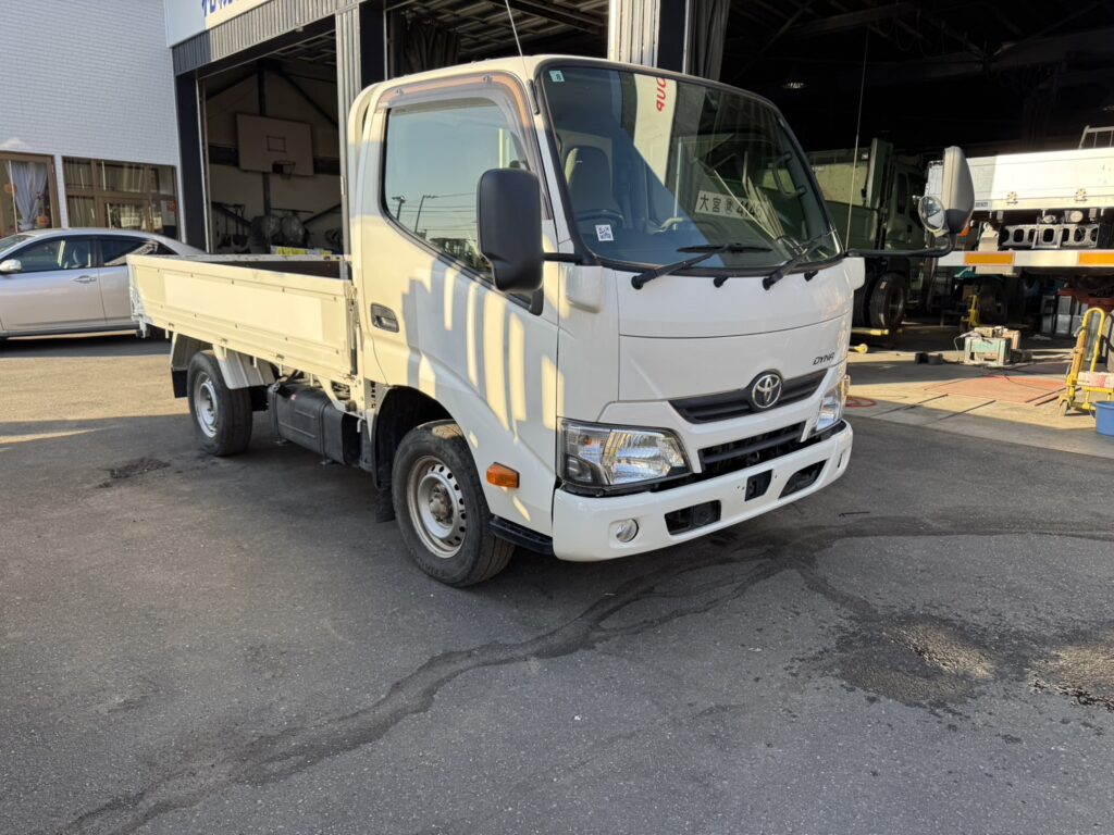 令和１年　ダイナ　１．３５トン平　フルタイム4WD　車検１年付　