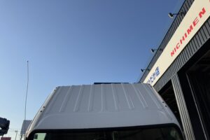 サムネイル: 令和１年　ダイナ　１．３５トン平　フルタイム4WD　車検１年付　