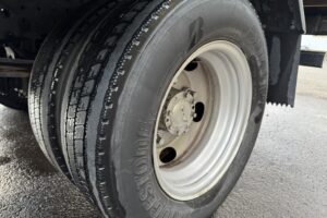 サムネイル: 平成30年　キャンター2トン平ワイドロング 車検1年付