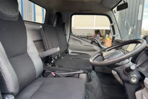 サムネイル: 平成30年　キャンター2トン平ワイドロング 車検1年付