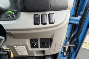 サムネイル: 平成30年　キャンター2トン平ワイドロング 車検1年付
