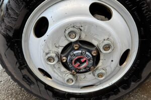 サムネイル: 平成20年　トヨエース2トン平　4WD　フル装備　5MT　車検1年付