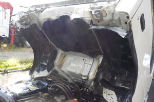 サムネイル: 平成27年 エルフ2tダンプ 電動コボレーン