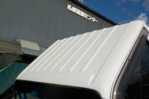 サムネイル: 平成27年 エルフ2tダンプ 電動コボレーン