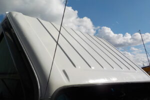 サムネイル: 平成27年 エルフ2tダンプ 電動コボレーン