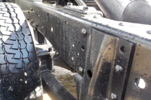 サムネイル: 平成27年 エルフ2tダンプ 電動コボレーン