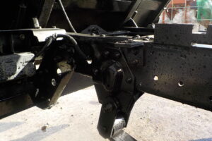 サムネイル: 平成27年 エルフ2tダンプ 電動コボレーン