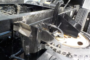 サムネイル: 平成27年 エルフ2tダンプ 電動コボレーン