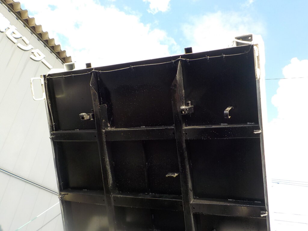 平成27年 エルフ2tダンプ 電動コボレーン