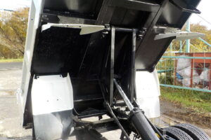 サムネイル: 平成27年 エルフ2tダンプ 電動コボレーン