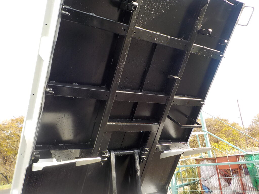 平成27年 エルフ2tダンプ 電動コボレーン