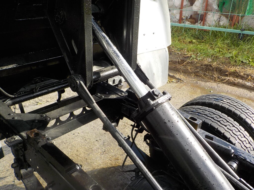 平成27年 エルフ2tダンプ 電動コボレーン