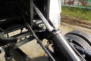 サムネイル: 平成27年 エルフ2tダンプ 電動コボレーン