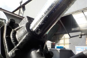 サムネイル: 平成27年 エルフ2tダンプ 電動コボレーン