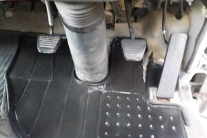 サムネイル: 平成27年 エルフ2tダンプ 電動コボレーン