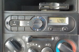 サムネイル: 平成27年 エルフ2tダンプ 電動コボレーン