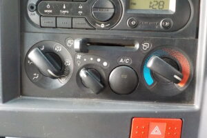 サムネイル: 平成27年 エルフ2tダンプ 電動コボレーン