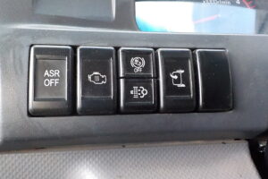 サムネイル: 平成27年 エルフ2tダンプ 電動コボレーン