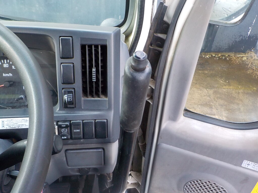 平成27年 エルフ2tダンプ 電動コボレーン