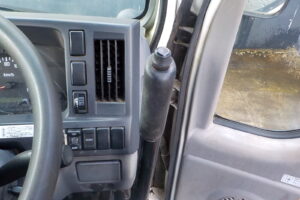 サムネイル: 平成27年 エルフ2tダンプ 電動コボレーン