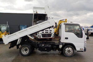 サムネイル: 平成27年 エルフ2tダンプ 電動コボレーン