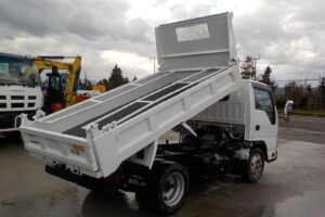 サムネイル: 平成27年 エルフ2tダンプ 電動コボレーン