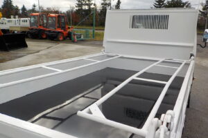 サムネイル: 平成27年 エルフ2tダンプ 電動コボレーン