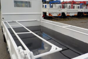 サムネイル: 平成27年 エルフ2tダンプ 電動コボレーン