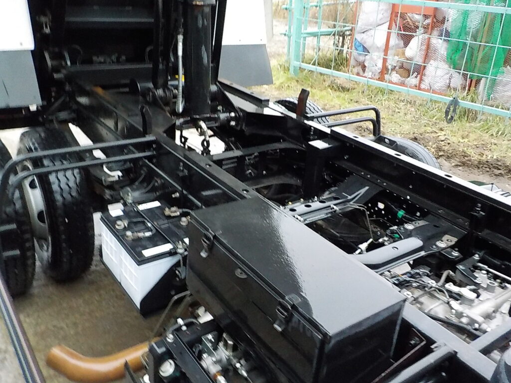 平成２９年式　いすゞ　フォワード　４ｔダンプ　