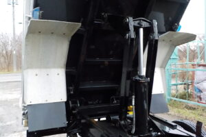 サムネイル: 平成２９年式　いすゞ　フォワード　４ｔダンプ　