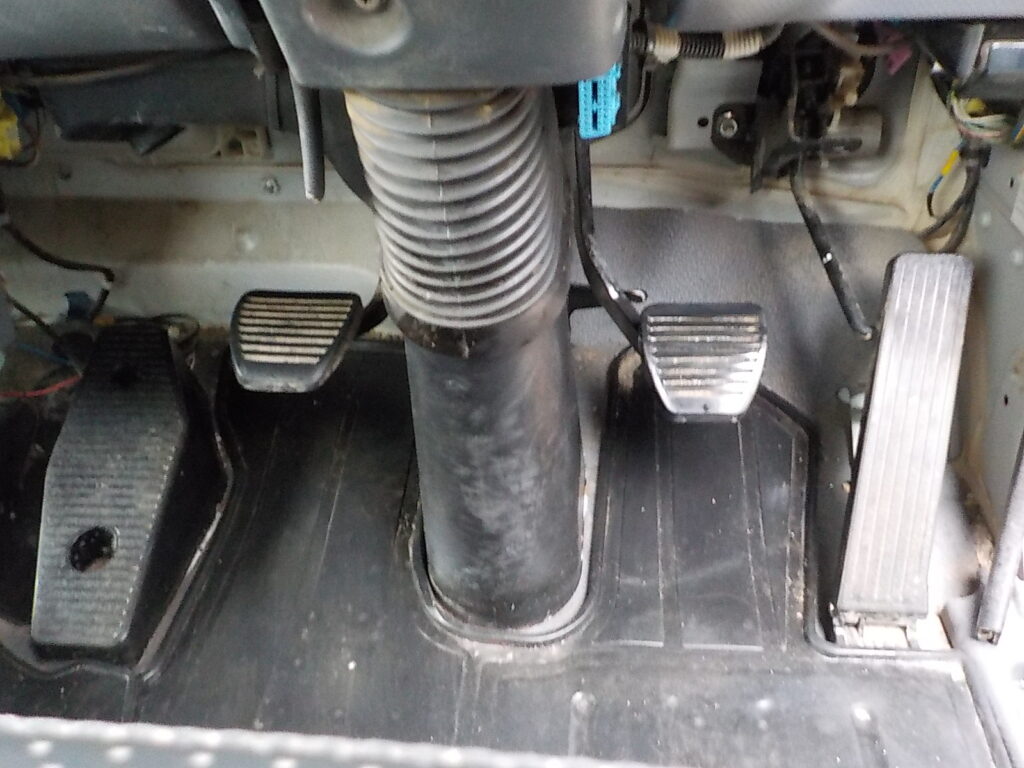 平成２９年式　いすゞ　フォワード　４ｔダンプ　