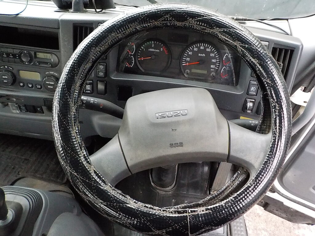 平成２９年式　いすゞ　フォワード　４ｔダンプ　