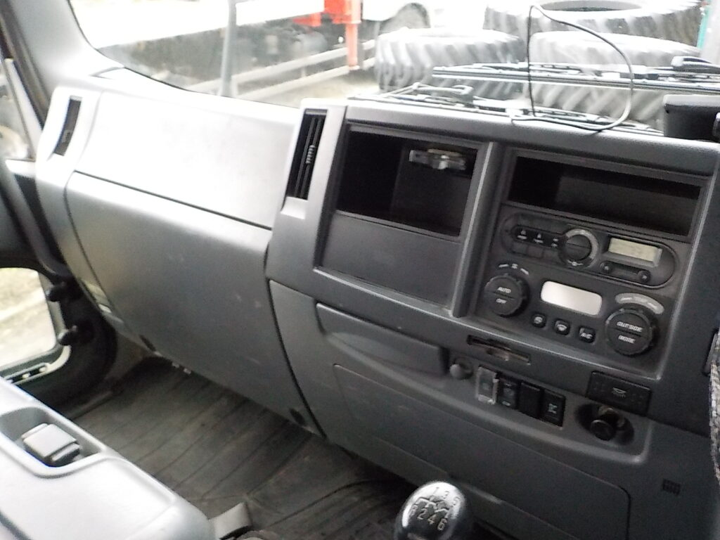 平成２９年式　いすゞ　フォワード　４ｔダンプ　