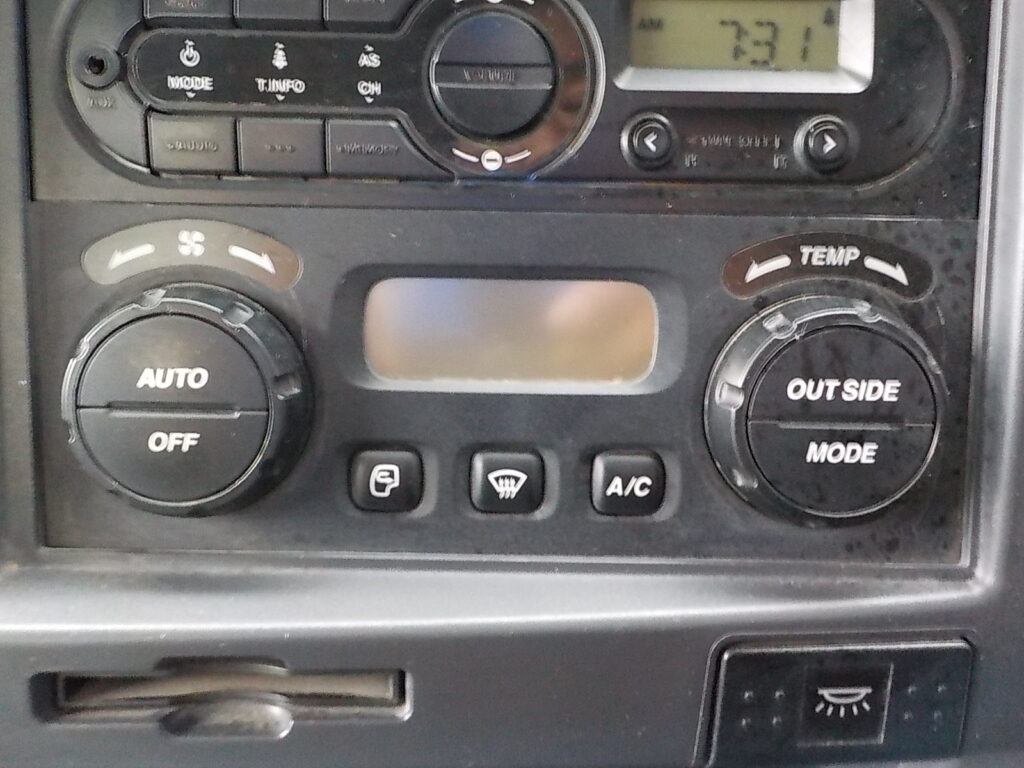 平成２９年式　いすゞ　フォワード　４ｔダンプ　