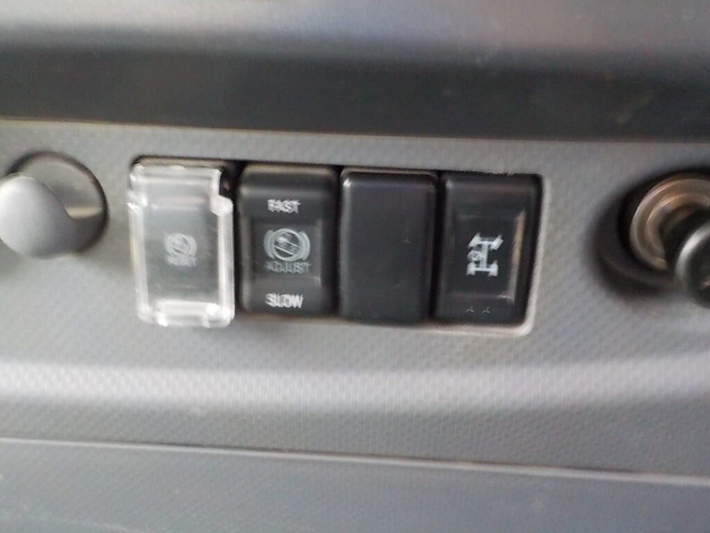 平成２９年式　いすゞ　フォワード　４ｔダンプ　