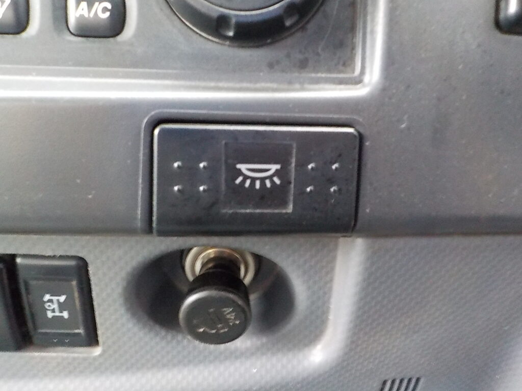 平成２９年式　いすゞ　フォワード　４ｔダンプ　