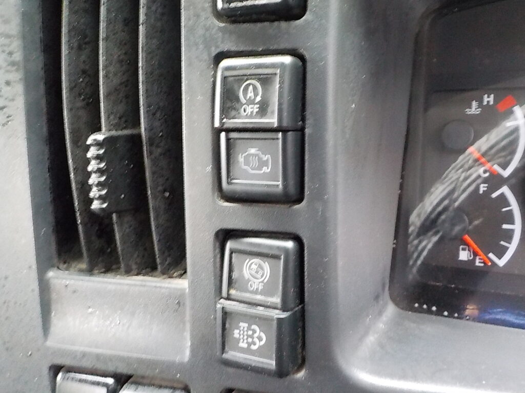 平成２９年式　いすゞ　フォワード　４ｔダンプ　