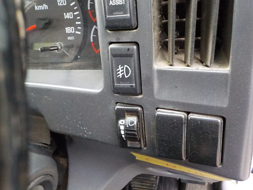 平成２９年式　いすゞ　フォワード　４ｔダンプ　