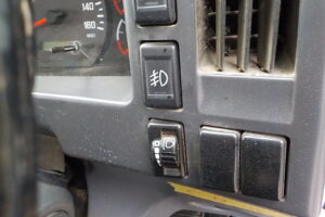 サムネイル: 平成２９年式　いすゞ　フォワード　４ｔダンプ　